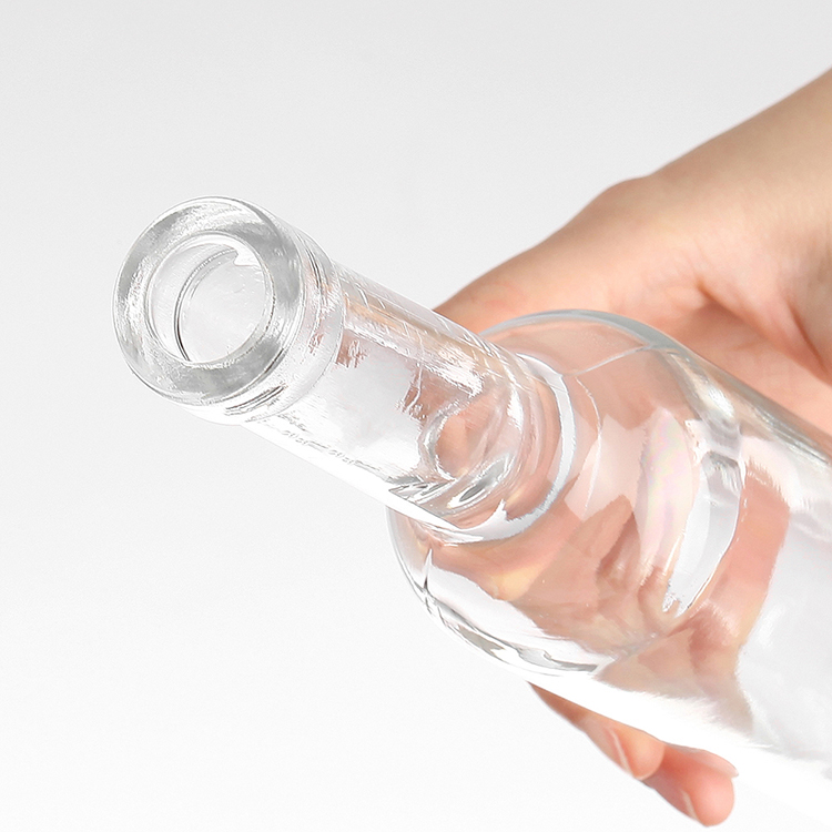 Long Neck 500 ml Liquor Bottle Simple Elegant Design for Refinement