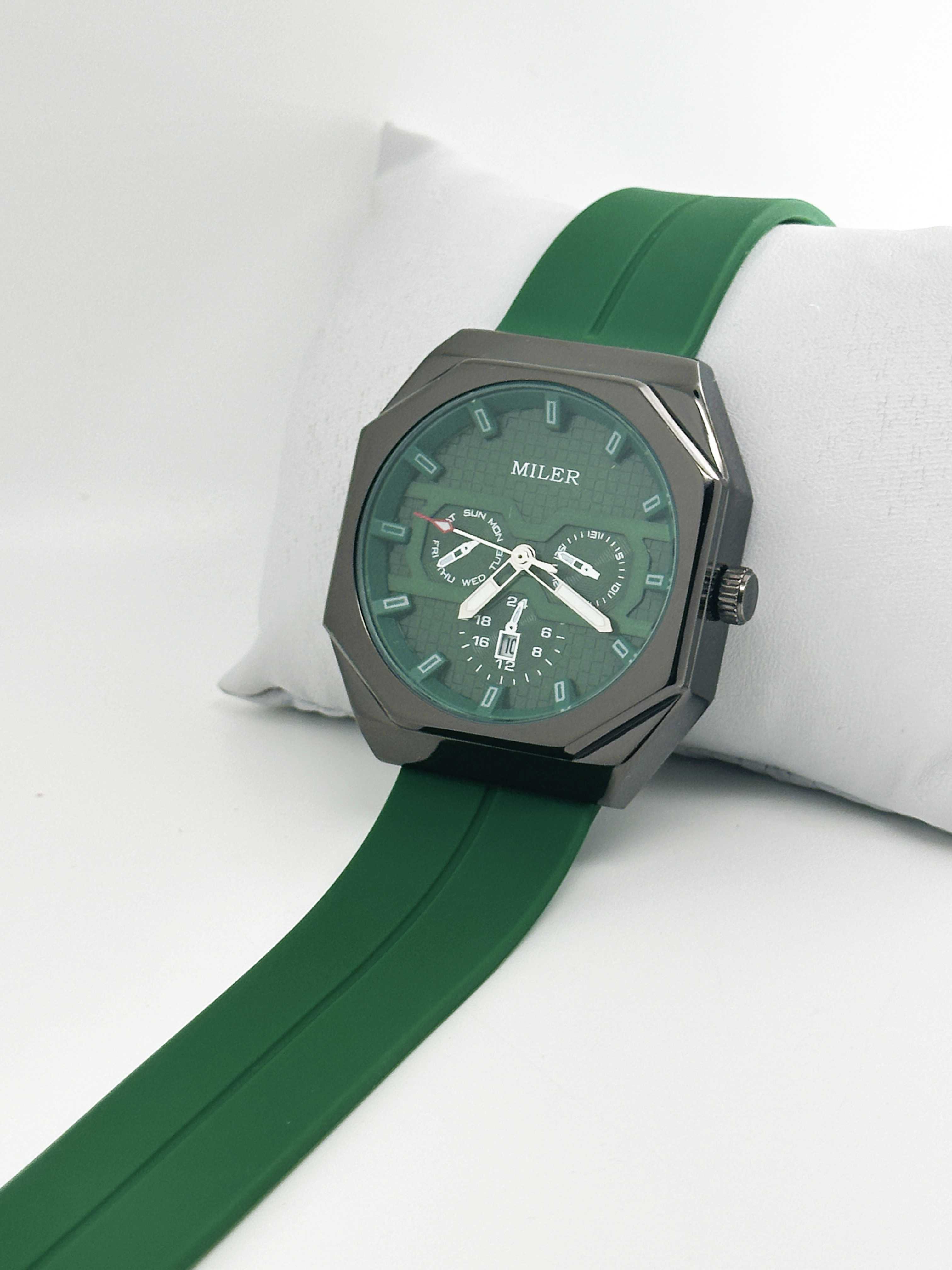 Men's Luxury Watch Waterproof Luminous Automatic Moon Date Silicone Leisure Quartz Men's Watch