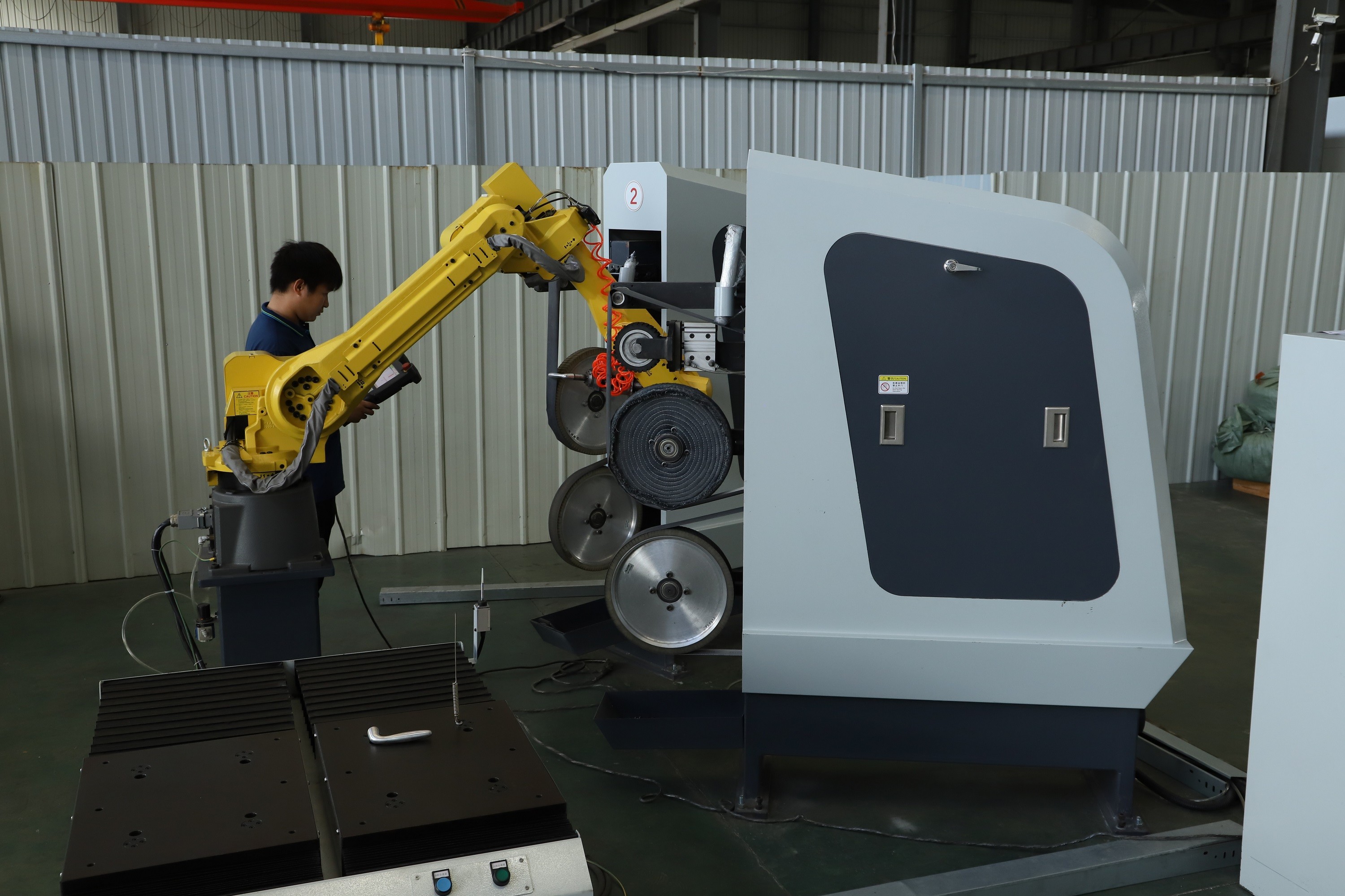 Flexible Robotic Arms Faucet Grinding Industrial Polishing Machine Copper Surface