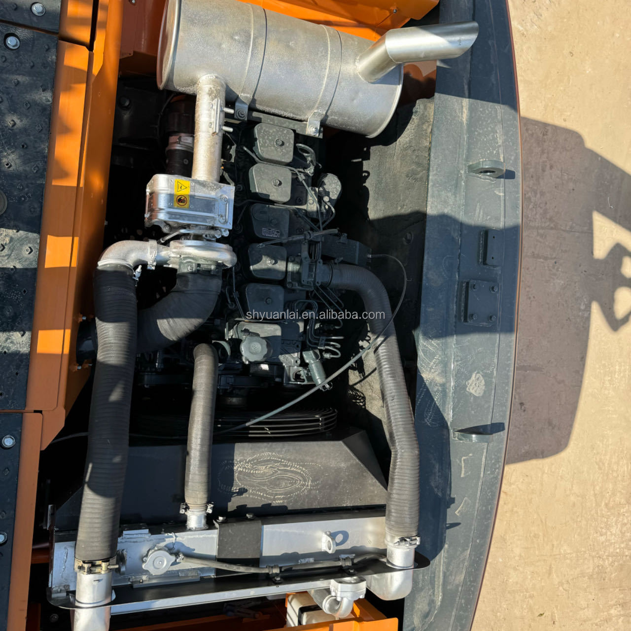 Selling 90% of new and second-hand Hyundai 220 excavators, old excavators, and old hook machines at a low price