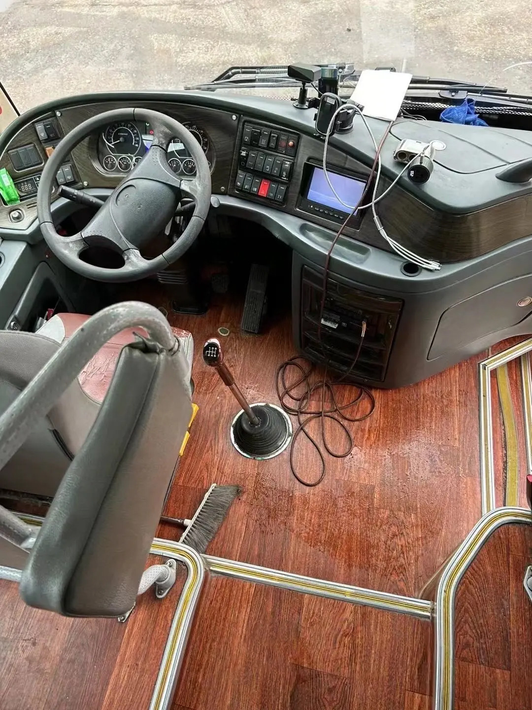 HFF6119 51 Seat Luxury Bus With Large Space For Luggage, Rear Diesel Engine, Left-Hand Drive