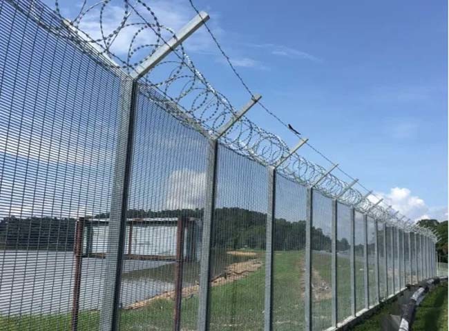 3510 Anti Climb Mesh Fence High Security Welded For Prison Wire Wall