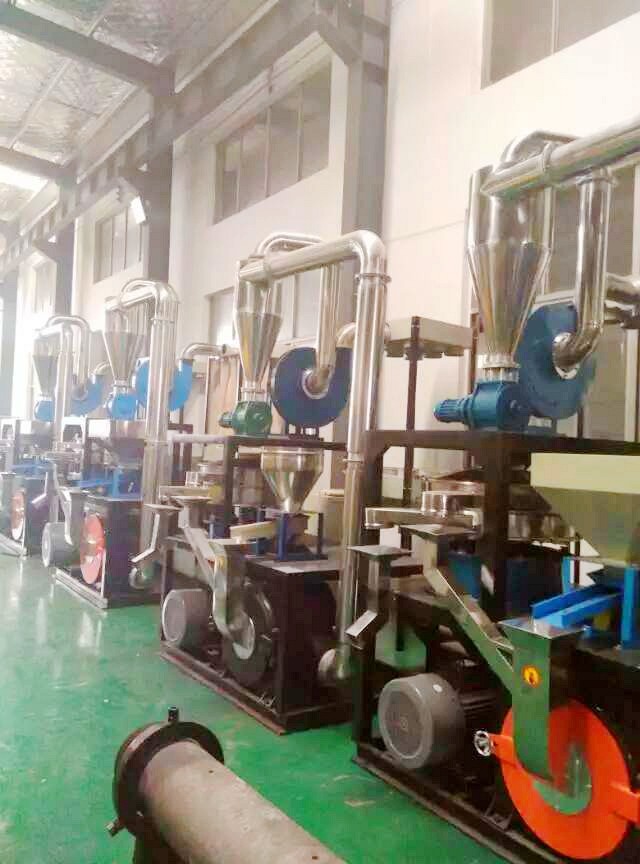 Steel Blade PVC Pulverizer Machine Vibration Principle Compact Size Energy Saving