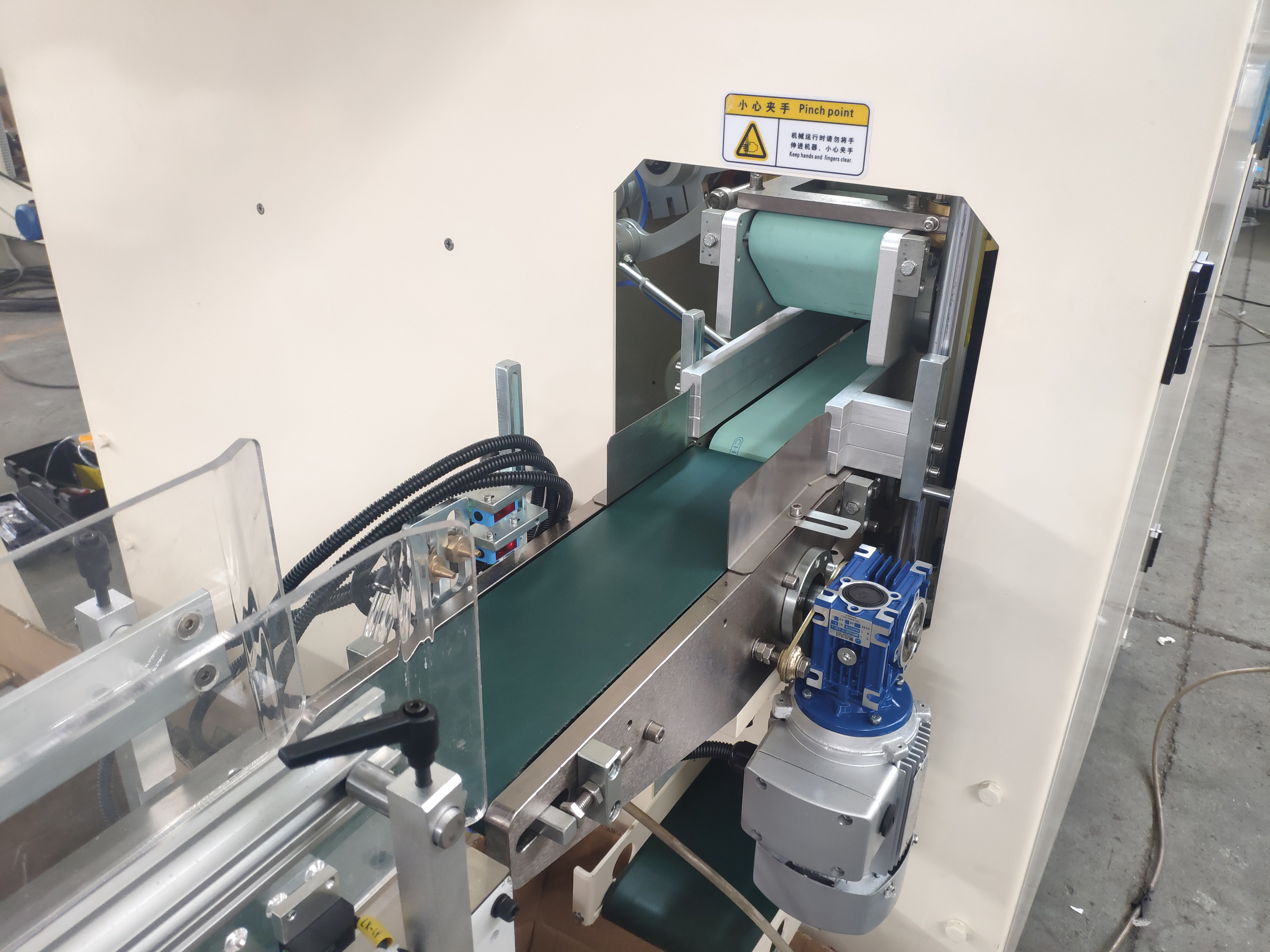 Full Automatic V Folding Hand Paper Towel Cutting Machine Log saw