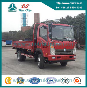 Good Performance 4*2 SINOTRUK 8000 Liters Fuel Tank Truck Oil Tanker Truck