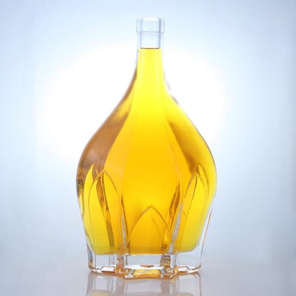 Flint Glass Embossed Design Screw Cap Spirit Bottle for Whisky Vodka Tequila Gin