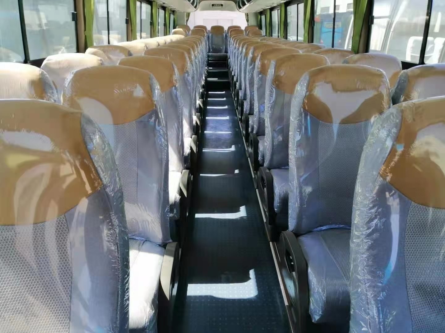 Yutong ZK6117 55 Seats New Bus Steel Chassis Rear Diesel Engine Bus Euro III
