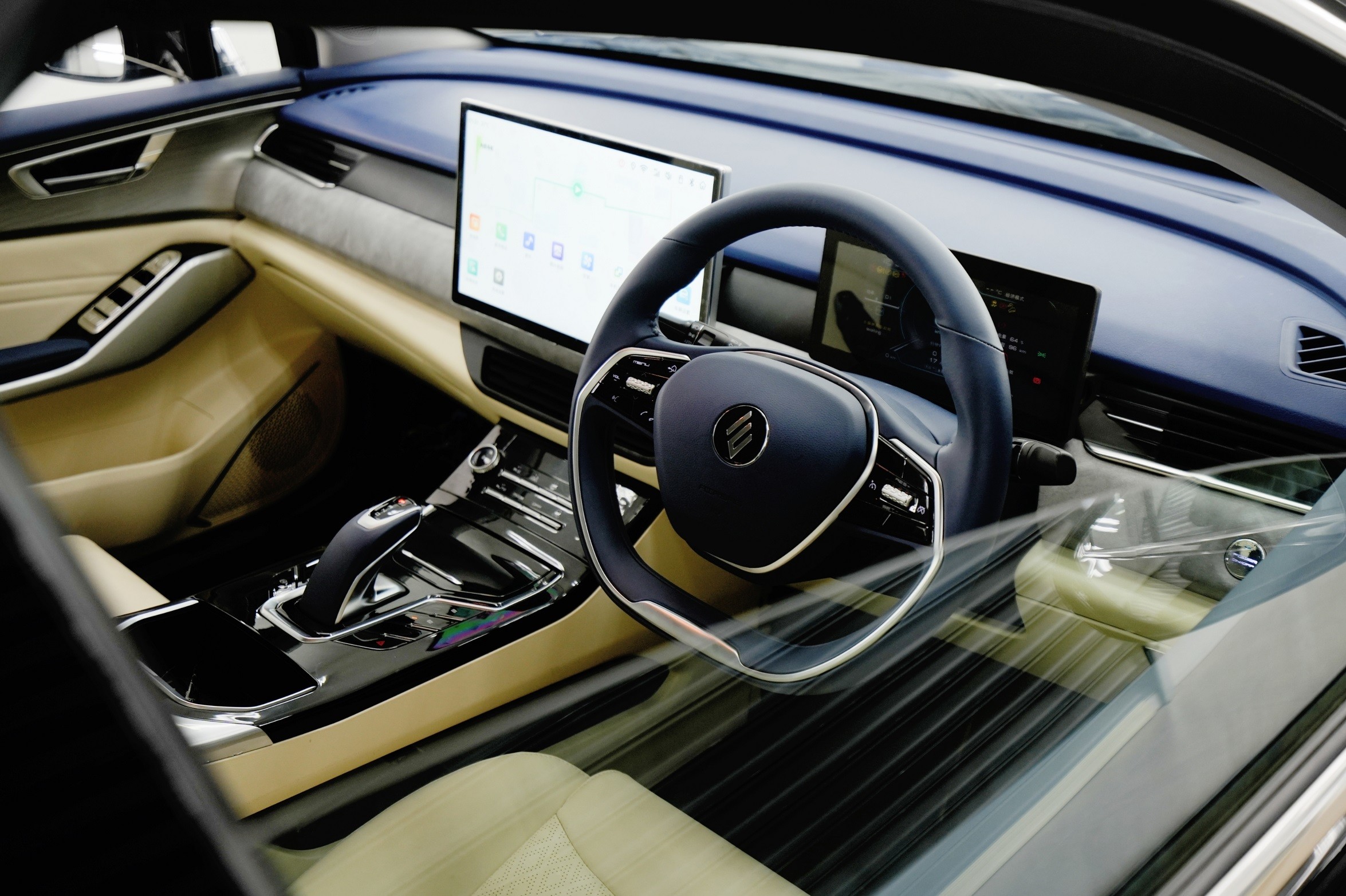 RHD 2024 JMEV Yi GSE Electric Cars With 430km Range 118kw Maximum Power