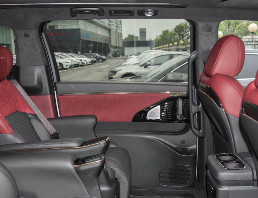 GAC Trumpchi M8 2023 zongshi series shuangqing zhizun Large and medium MPV 2.0T 190HP L4