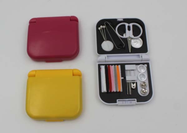 Custom Professional Mini Sewing Kit Items With Comb / Emergency Sewing Kit