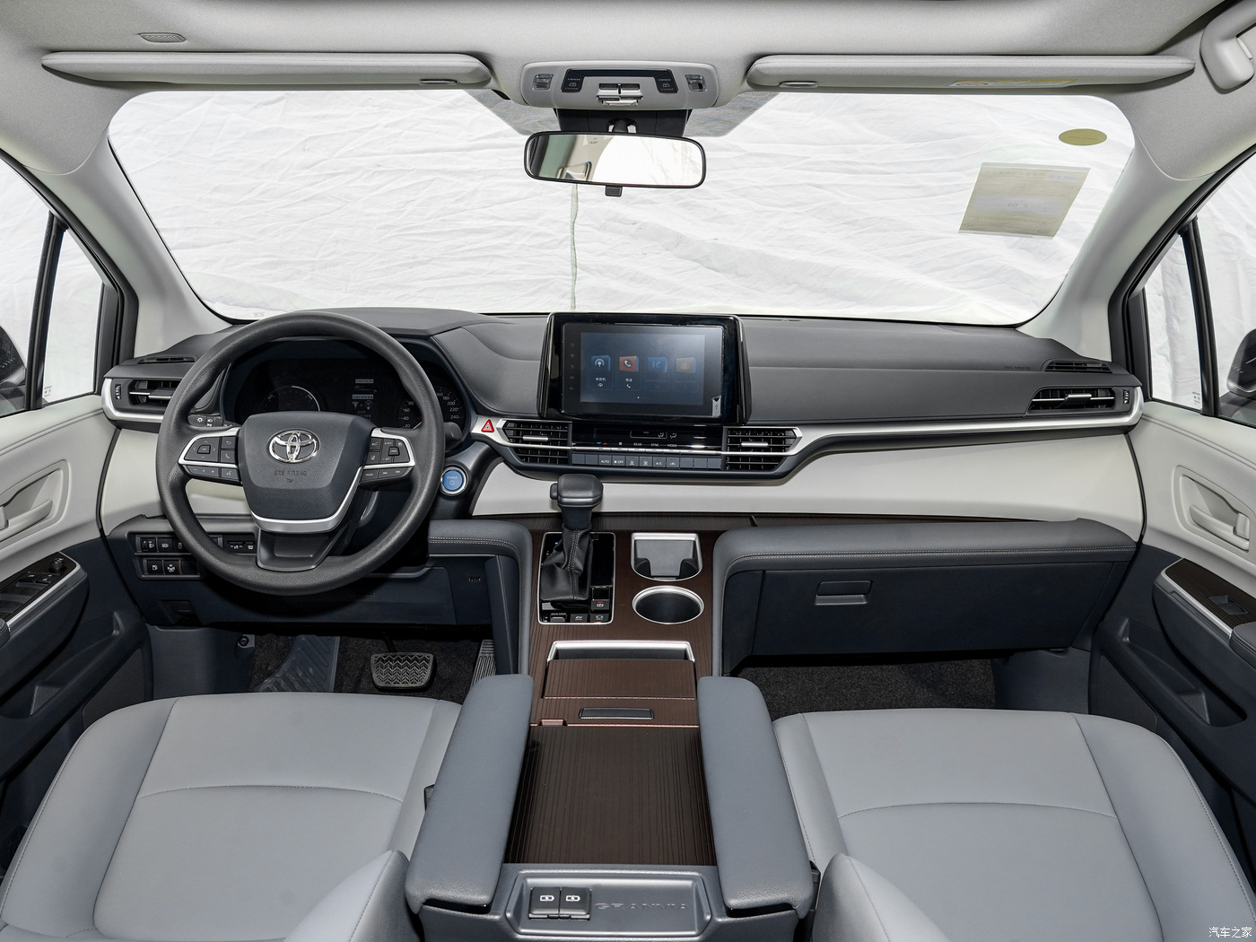 7 Seats 2024 Faw To-yota Gravia 2.5L Hybrid Edition Automatic Hybrid Electric Goods Vehicle Energy Cars Automatic Gear Box