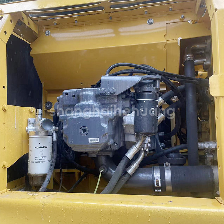 The excavation condition is good, the price is low, and the 20 ton durable PC Komatsu 200 second-hand excavator is used
