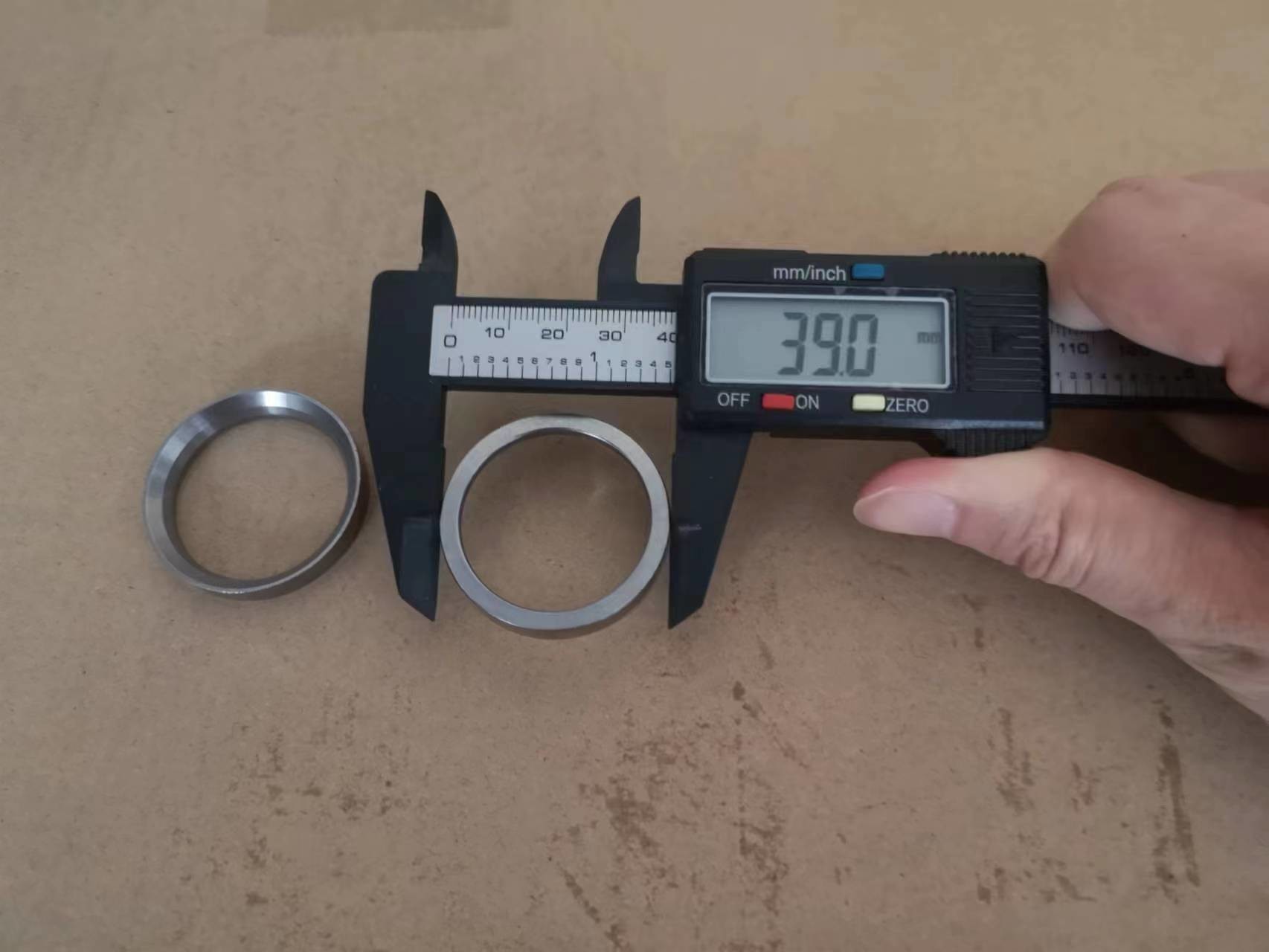 J08C J08E Outlet Valve Seat Ring 11135-1720 High Quality Engine Parts Insert Valve Seat OD 39mm