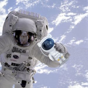 Durable Bedroom Astronaut Galaxy Star Projector Multiscene USB Plug In