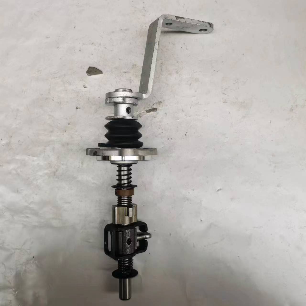 1593190926 Dongfeng F3000 Gearbox Shift Cover Assembly with Fork Shift Small Cover