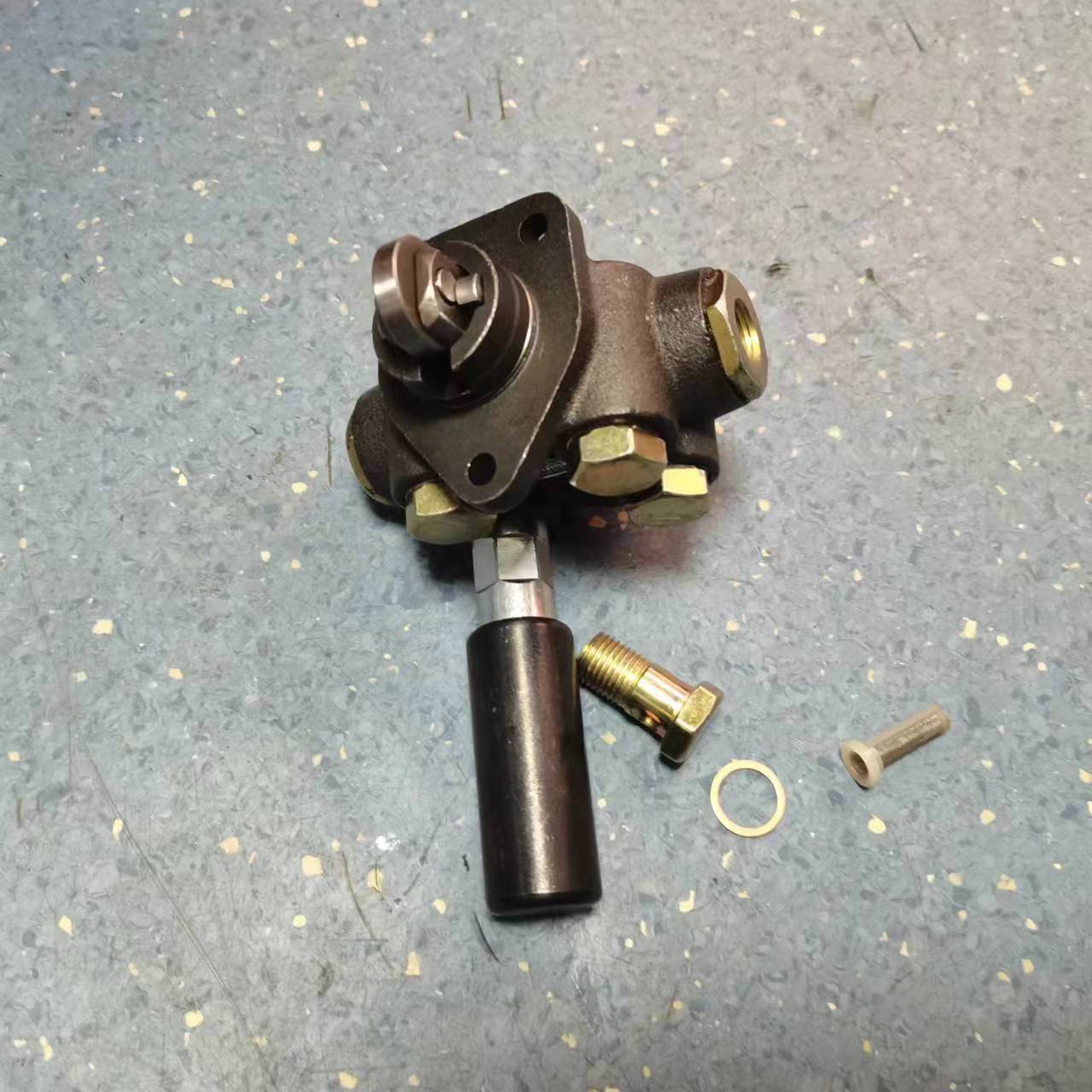 OE NO. 1614080719 Iron Fuel Supply Pump for Heavy Duty Truck HOWO/SHACMANT Truck Parts