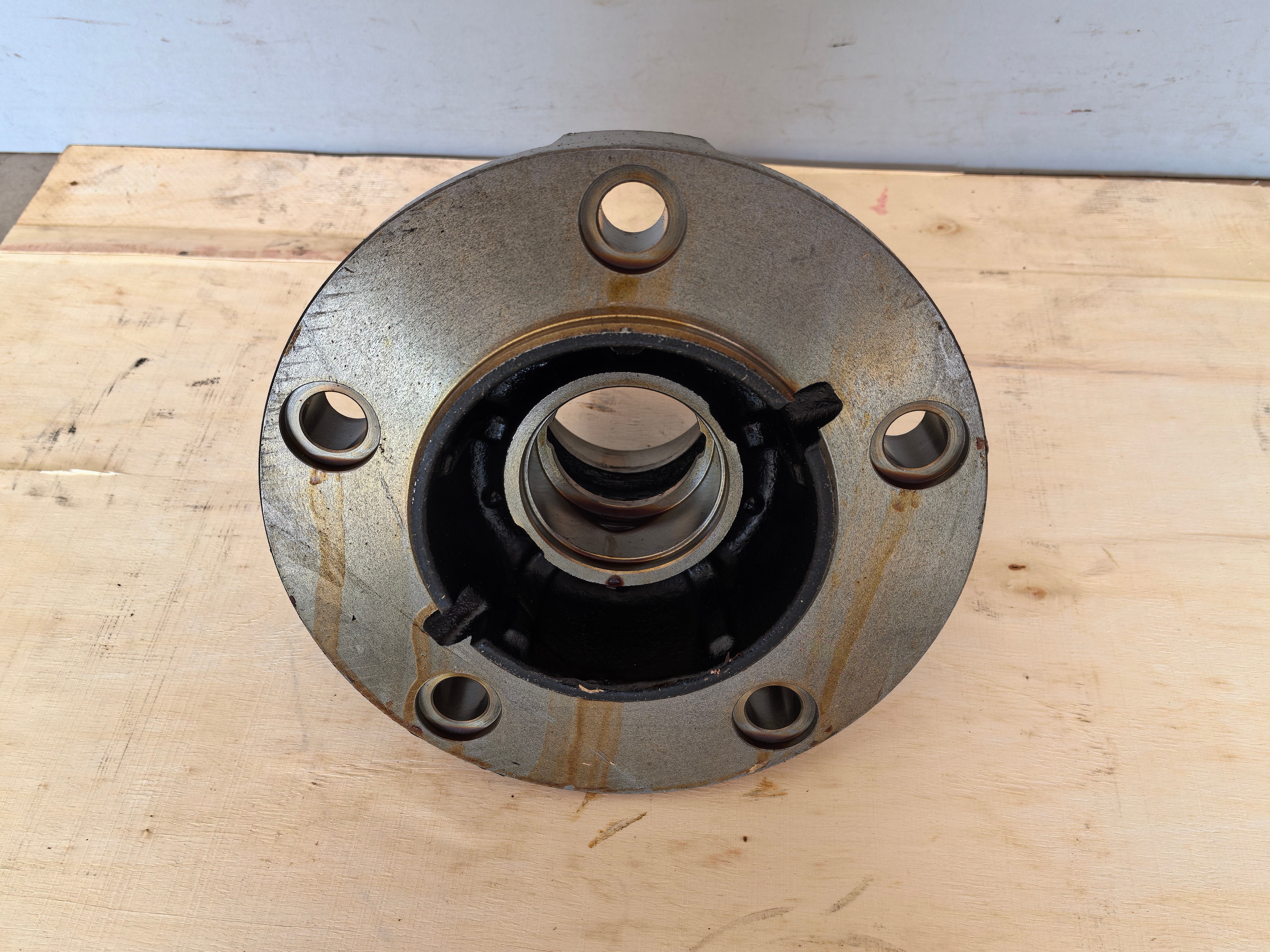 NNR NPR NQR Front Axle Hub 8970172060 Isuzu 4HF1 4HG1 Engine Model Truck Front Wheel 5 Bolt Holes Same Mould With Origin