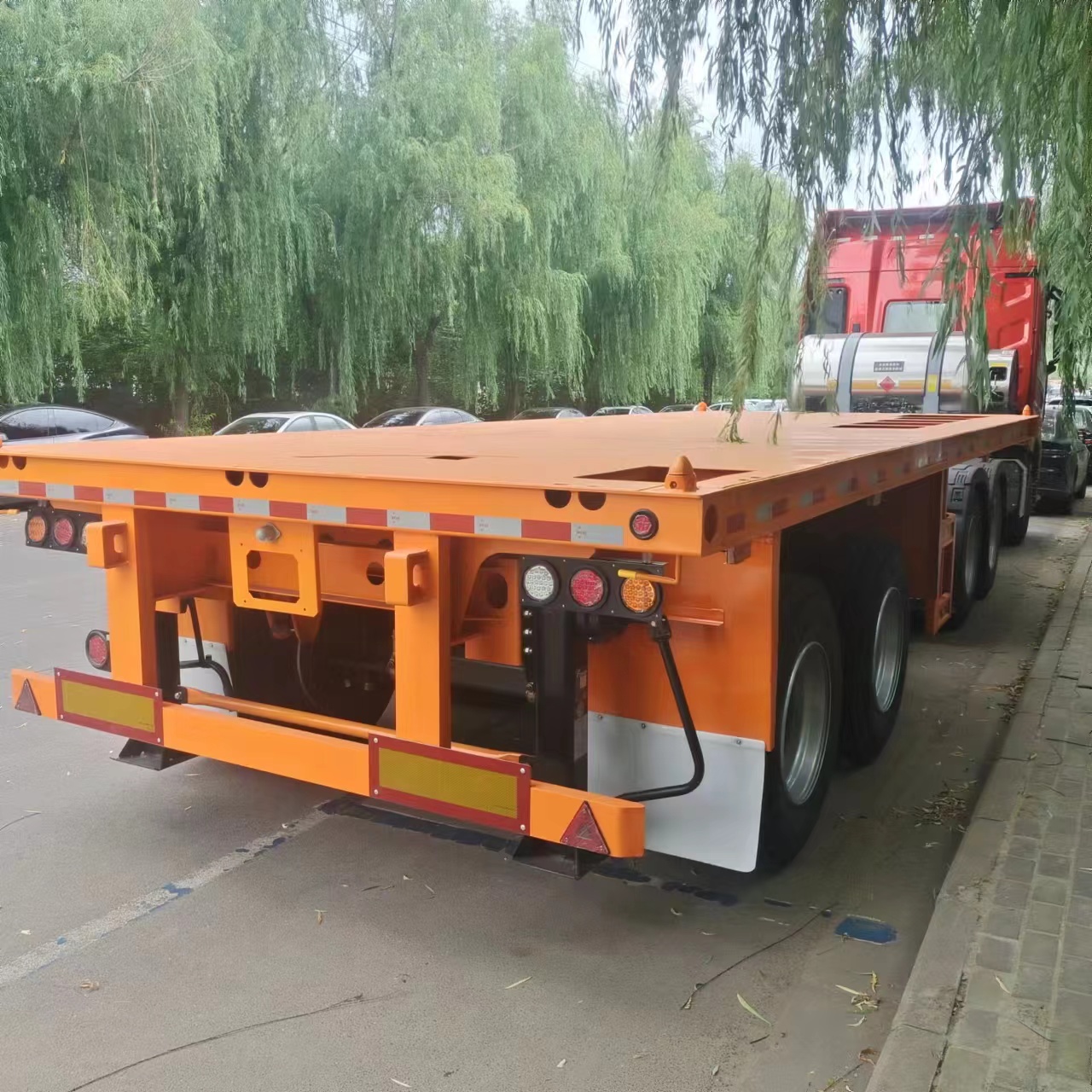 CIMC 40/ 45ft 2 Axle space frame structure of high-strength steel 16Mn steel welded longitudinal beam Entensible Flatbed Trailer