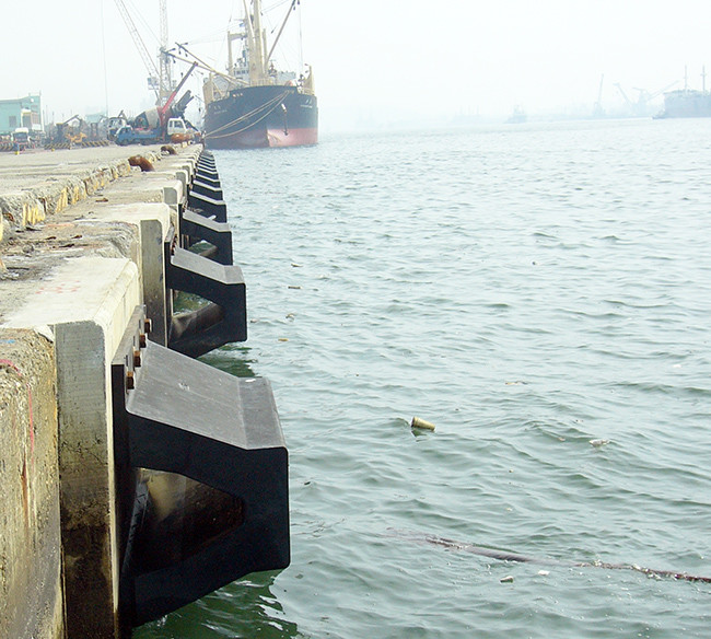 300% Elongation V Type Fender High Hardness 200mm Height