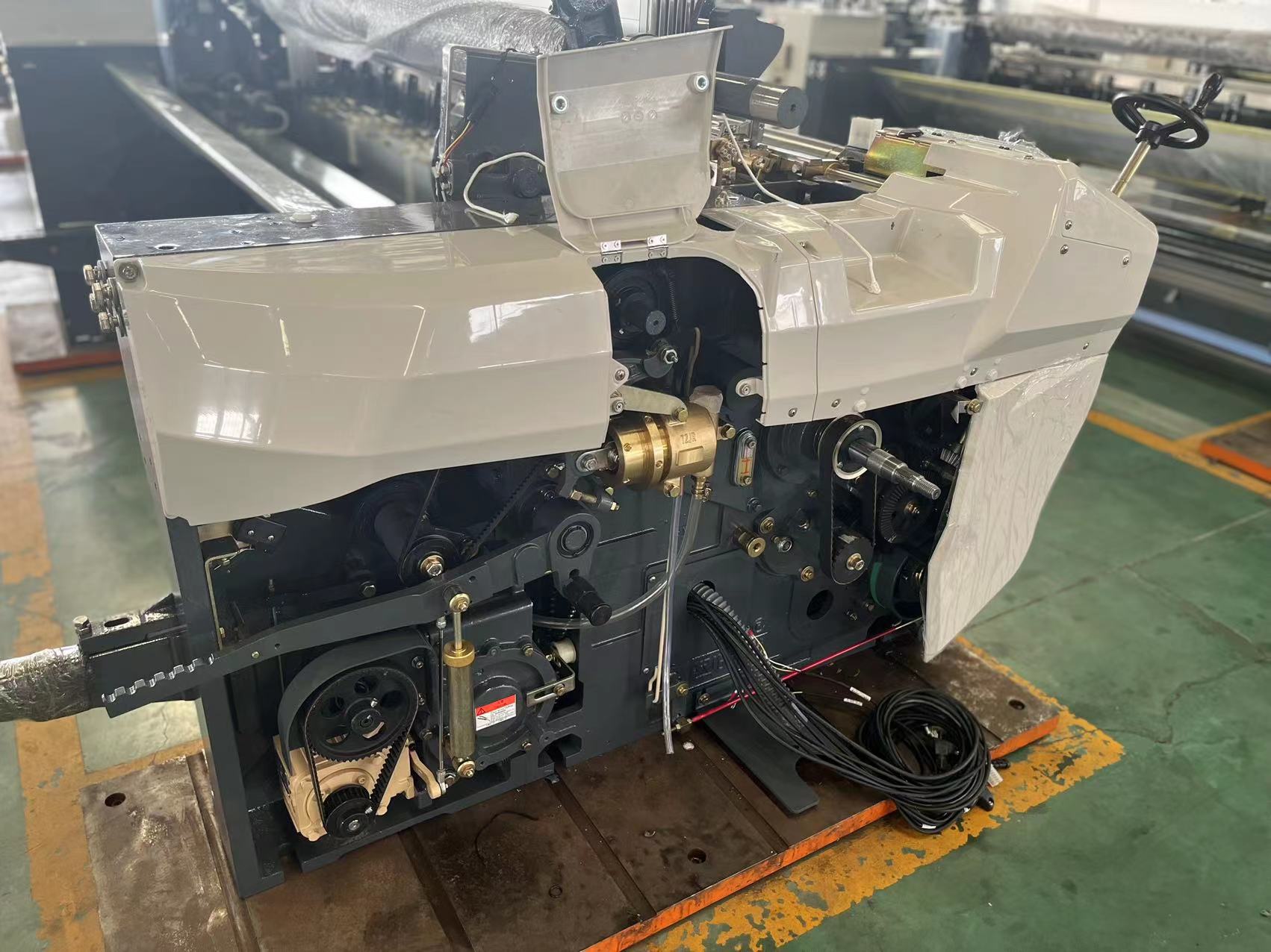 Single Pump Water Jet Weaving Machine Loom Yarn Twisting 1000RPM