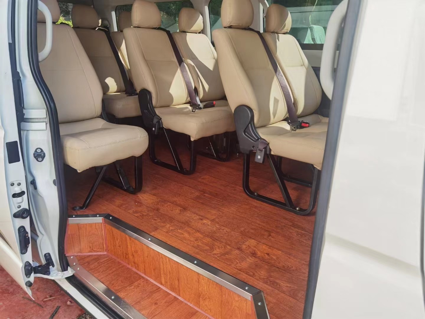 2017 Year 13 Seats Used Mini Bus Toyota Hiace With Gasoline Engine
