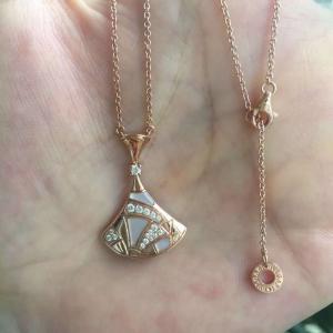 China Fan Shape Luxury Jewelry Jewelry Divas Dream Necklace 18K Gold With Natural Diamonds Pendant on sale