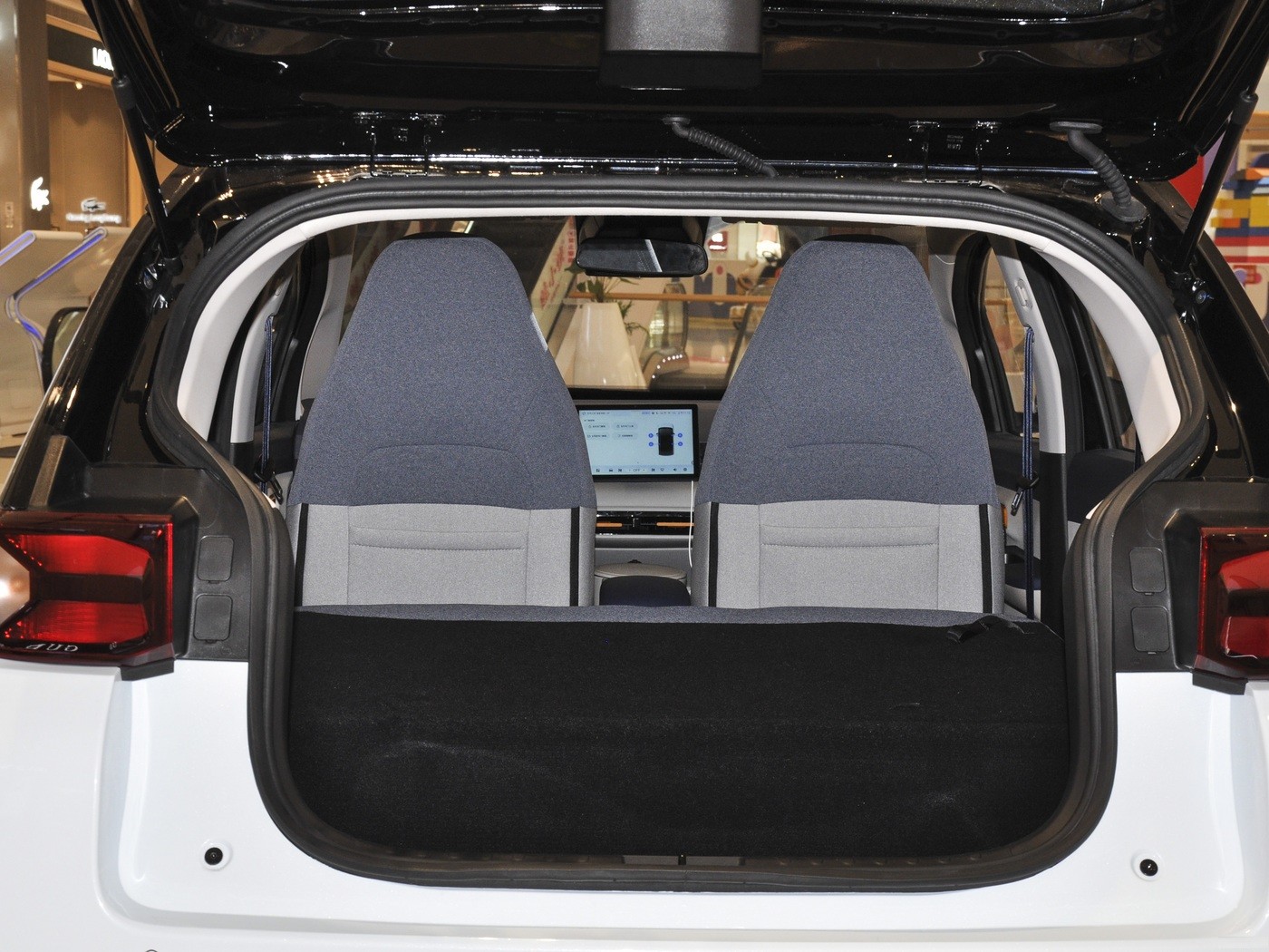 Electric Jiangnan U2 Hatchback Left Steering 406km Range Electric Cars
