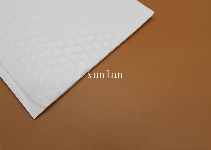Custom White Flat Poly Bubble Mailers , Delivery Packaging Poly Bubble Envelopes