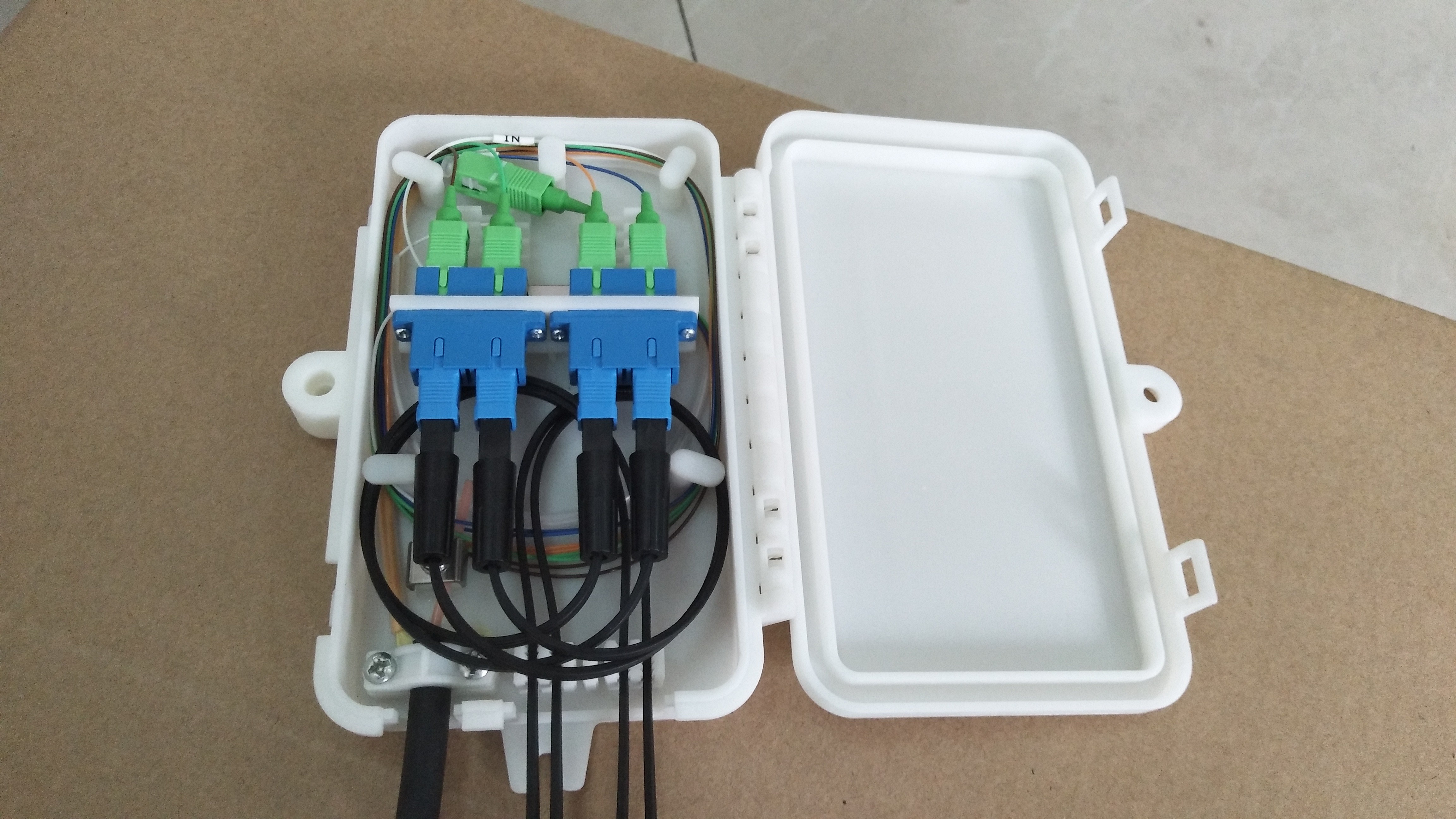 OFC Fiber Optic Termination Box 4 Core FTTH ABS Plastic Wall Installed Compact Size