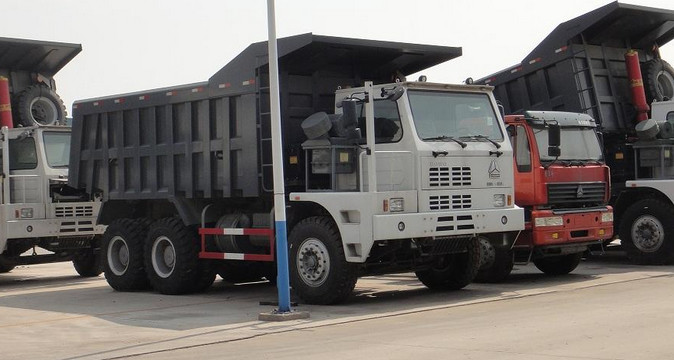 SINOTRUK HOWO 420 Hp Heavy Duty Dump Truck / Mining Dump Truck 70 Ton Loading Capacity
