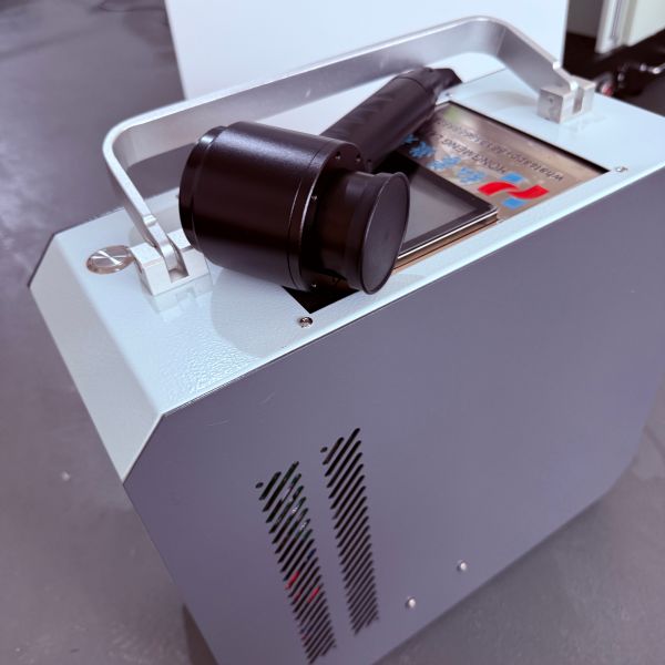 Quality Portable Trolley Case Style Industrial Pulse Laser Cleaning Machine 100W 200W 300W Air Cooling With Raycus Max JPT Laser Source for sale