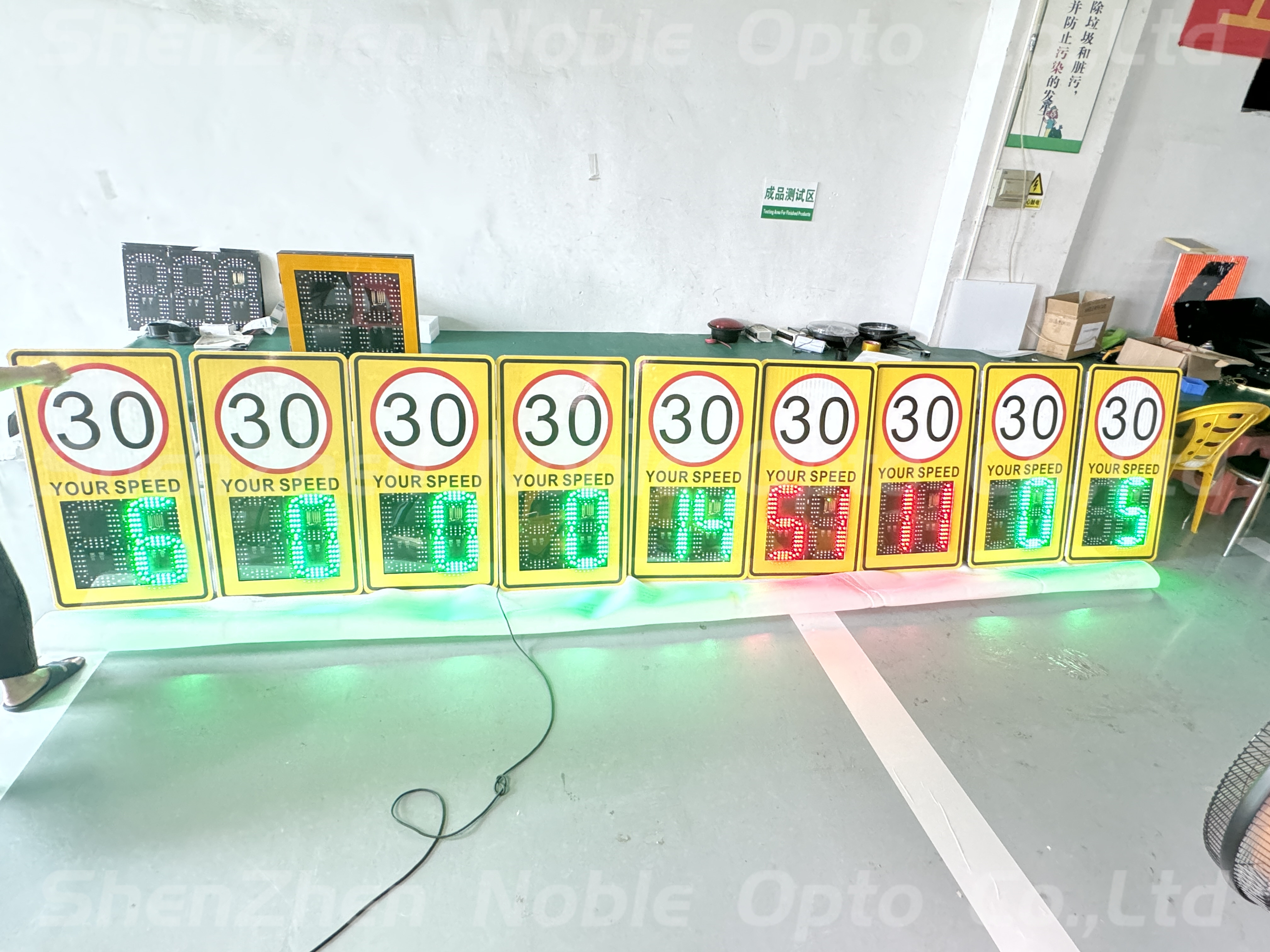 Solar Powered Radar Speed Feedback Sign With IP54 Waterproof For Traffic Speed Measurement