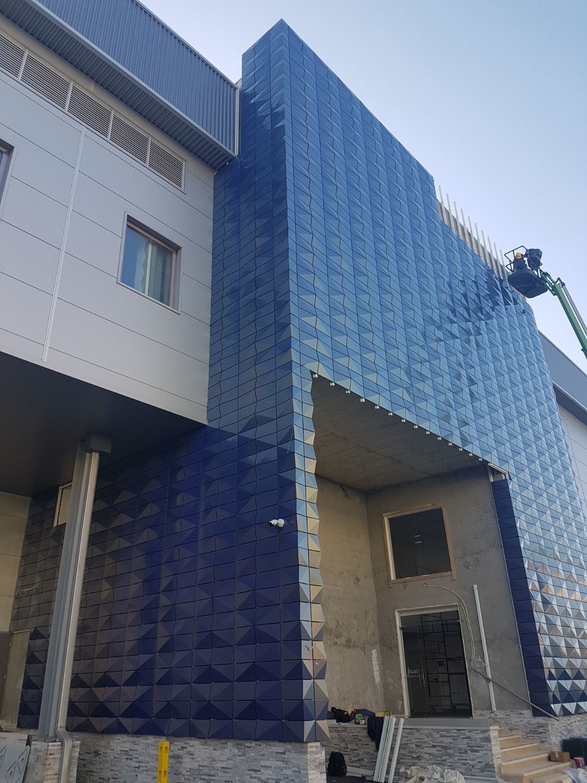 Exterior PVDF 3D Wall Cladding ACP Aluminum Panel Curtain Wall In Chameleon Color