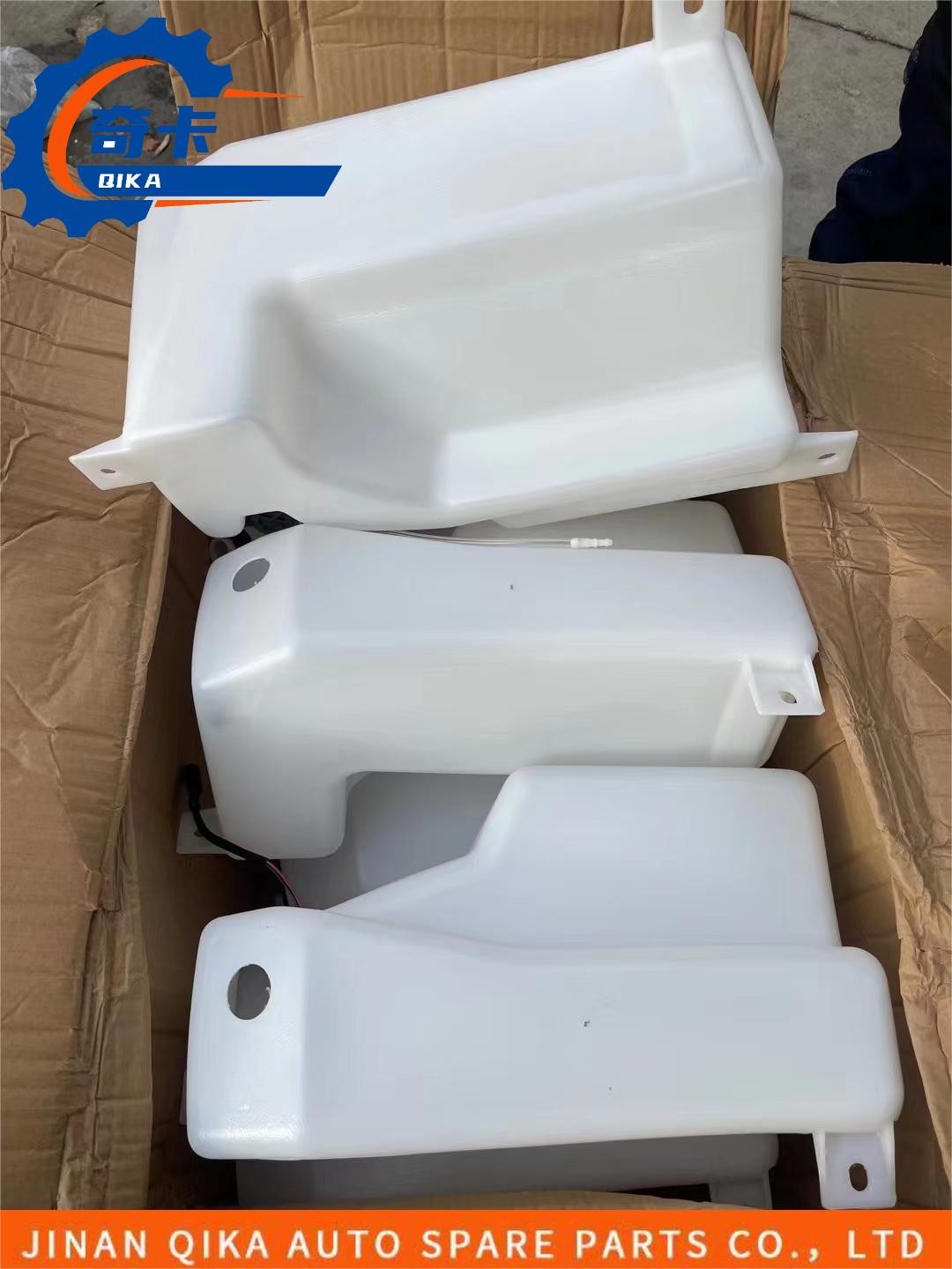 Dz14251740030 Plastic Expansion Tank SHACMAN Truck Plastic Header Tank