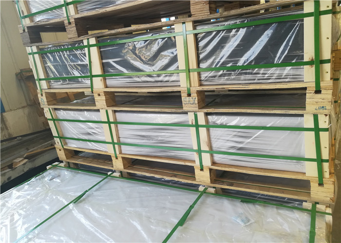 Ultra Clear Tempered Low Iron Solar Glass Solid Structure Impact Resistant
