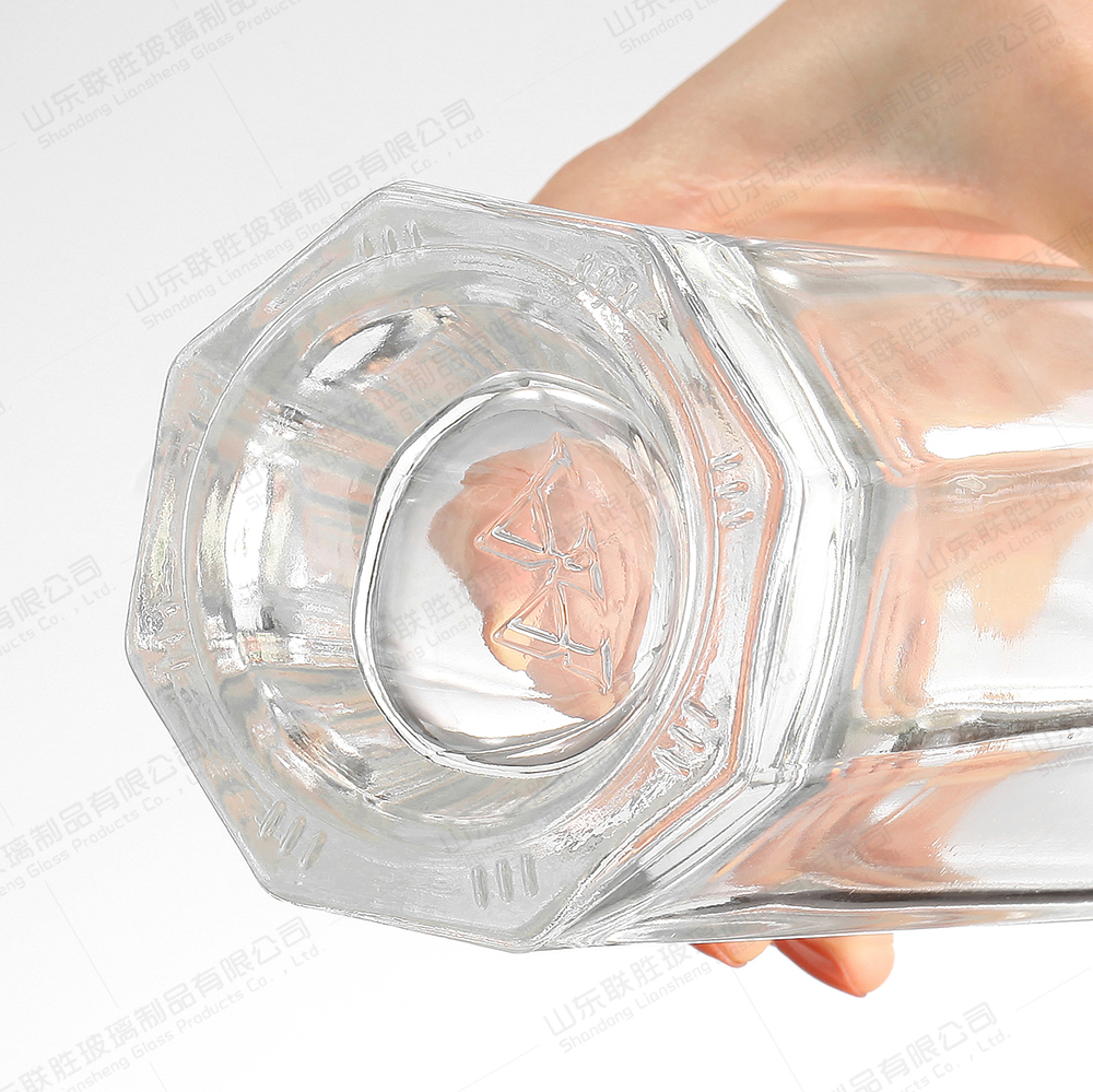 Bottle color Customized Luxury XO Brandy 700ml Glass Spirit Bottles with Glass Cap