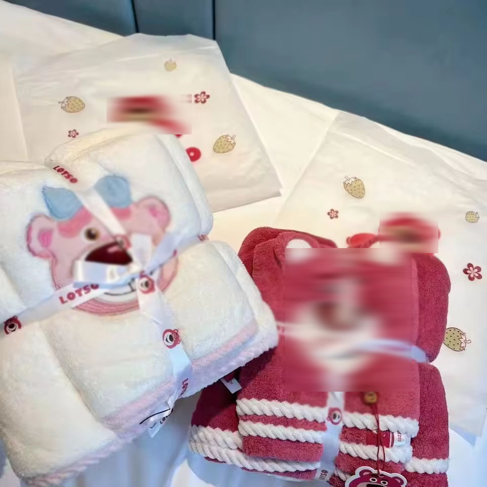 Super Strong Water Absorption Home Baby Bath Towel Set Coral Velvet Set with Cartoon Pattern