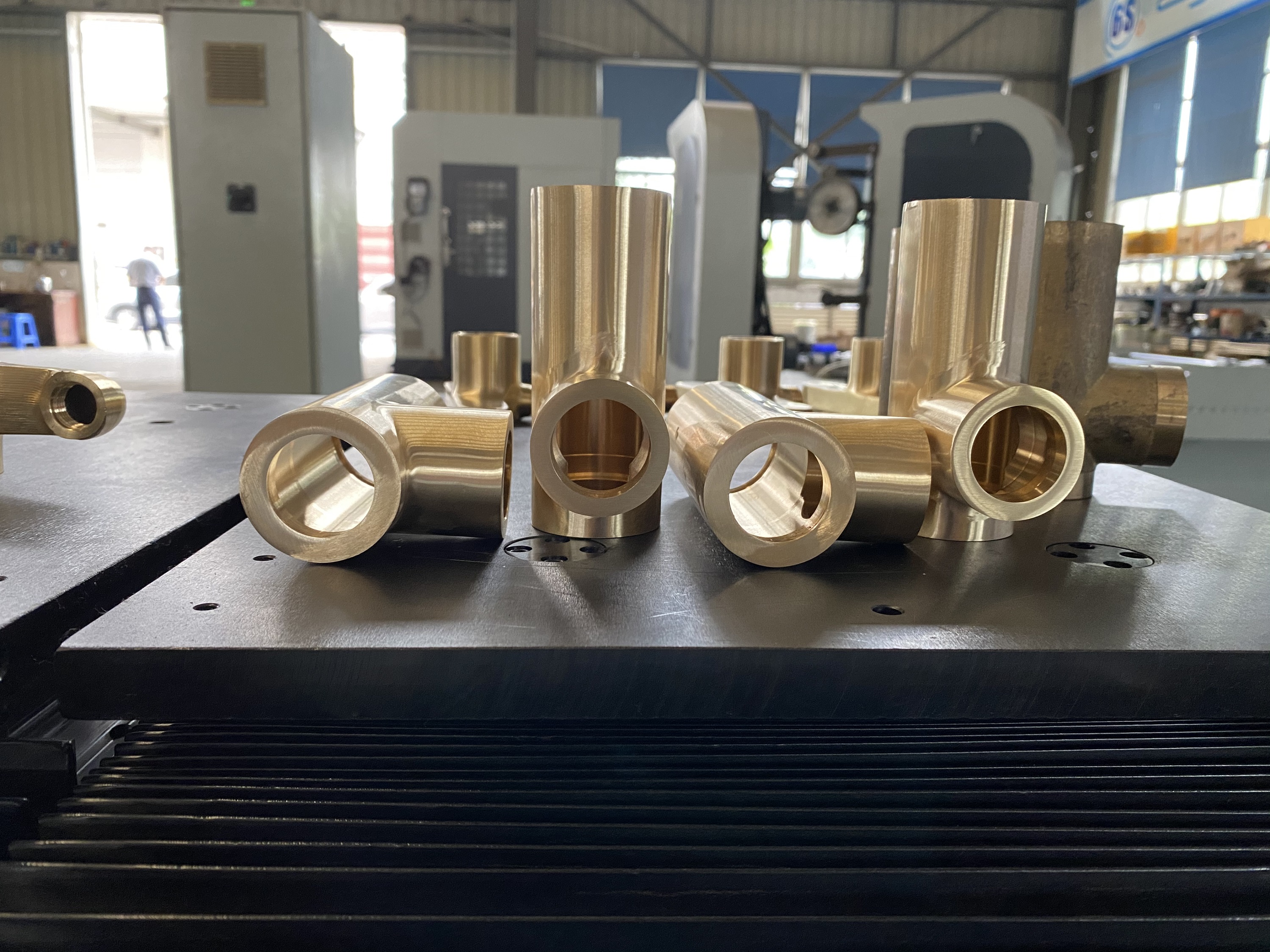 High Precision Low Noise Robot CNC Grinder For Automotive Wheel Hub Hardware Casting Automation Deburring