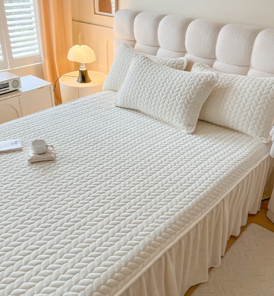 Single Bed Coral Velvet Bedspread with Lace Padding Anti-Static Cotton Flannel Bed Skirt