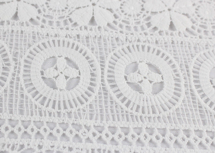 Polyester Water Soluble Lace Fabric With Linear Lace Designs For Ladies Party Dress