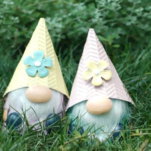 China Metal Garden Gnome Ornaments Outdoor Decor Small Flower Gnome on sale