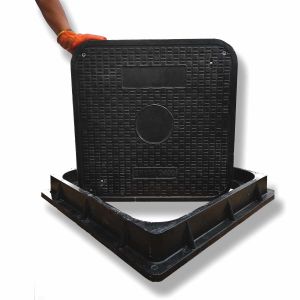 China Corrosion Resistant FRP Manhole Cover 600*600mm Medium Duty En124 B125 SMC Manhole Cover with Lifting Tool Congo on sale