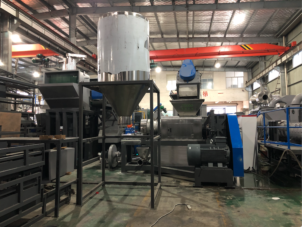 Waste Granulating Plastic Pelletizing Machine Squeezing HDPE Pelletizing Machine