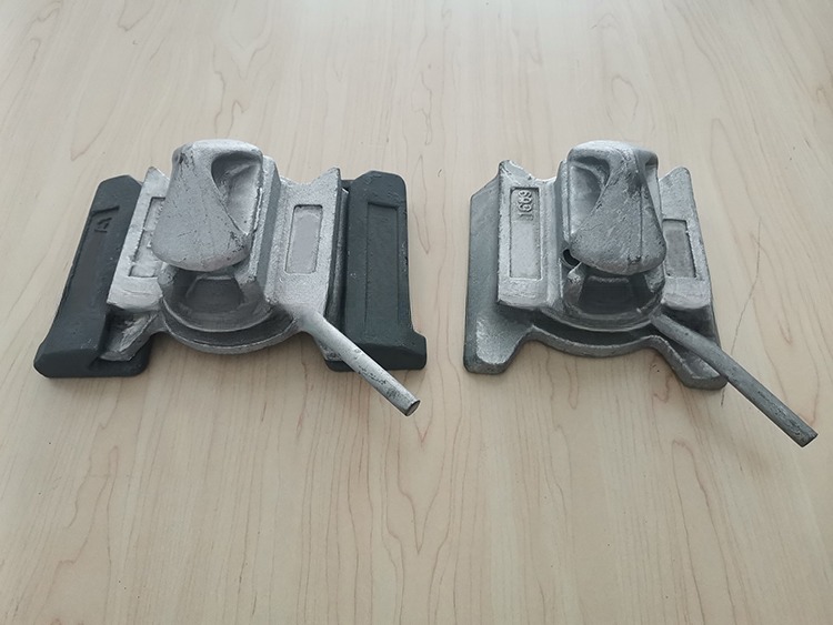 Casting Steel Dovetail Bottom TwistLock 45 degree or 55 degree ISO Shipping Container Twist lock M.B.L Shear 420KN
