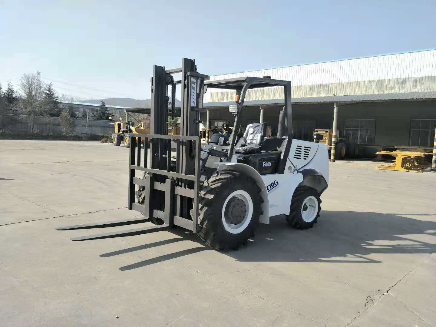 LTMG 4 ton forklift 2WD 4WD rough terrain forklift with triplex full free mast