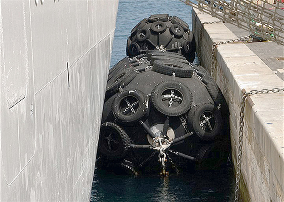 Pneumatic Marine Fender Yokohama Inflatable Natural Rubber Fender With Chain Net