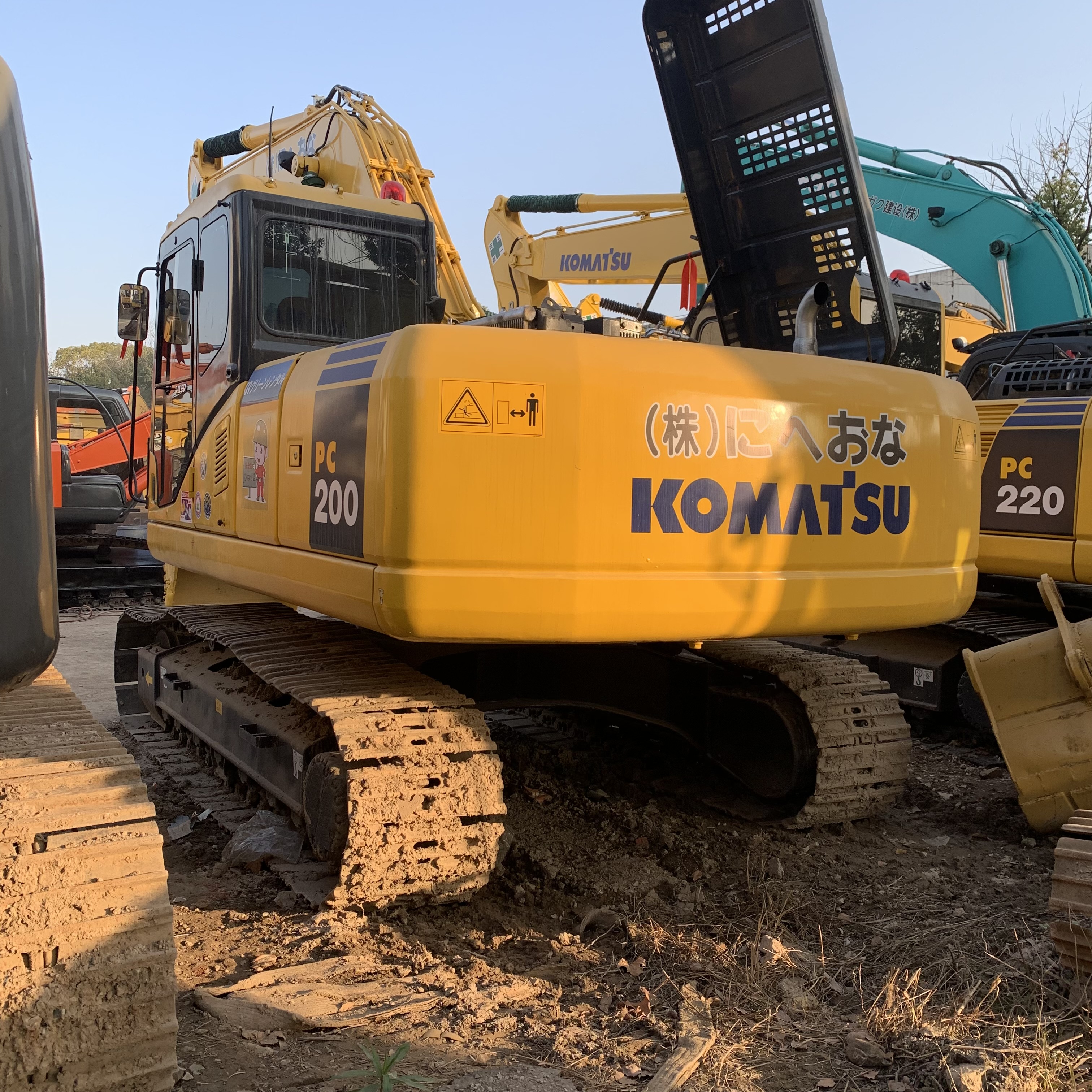 Used Komatsu Excavator Machine 20 Ton PC200 PC210 PC220 Japan Digger With Cummins Engine
