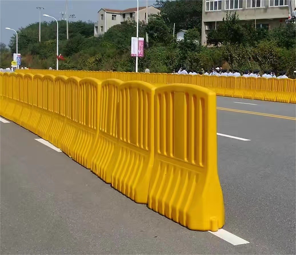Traffic Control Barricades With Roadway Separation Barriers In Cardboard Box Packaging