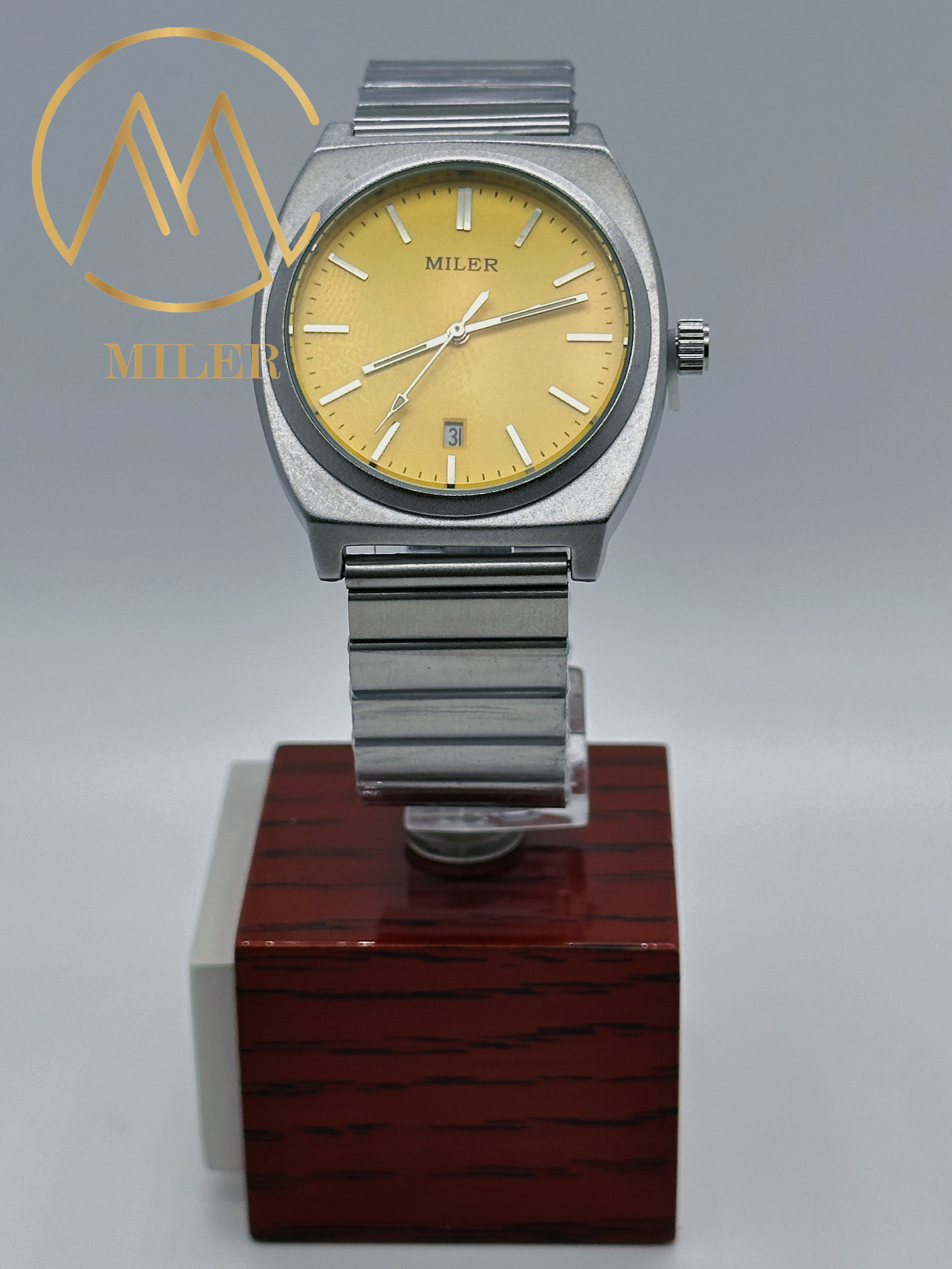 Water-Resistant Quartz Watch For Men With Custom Logo And Digital Display