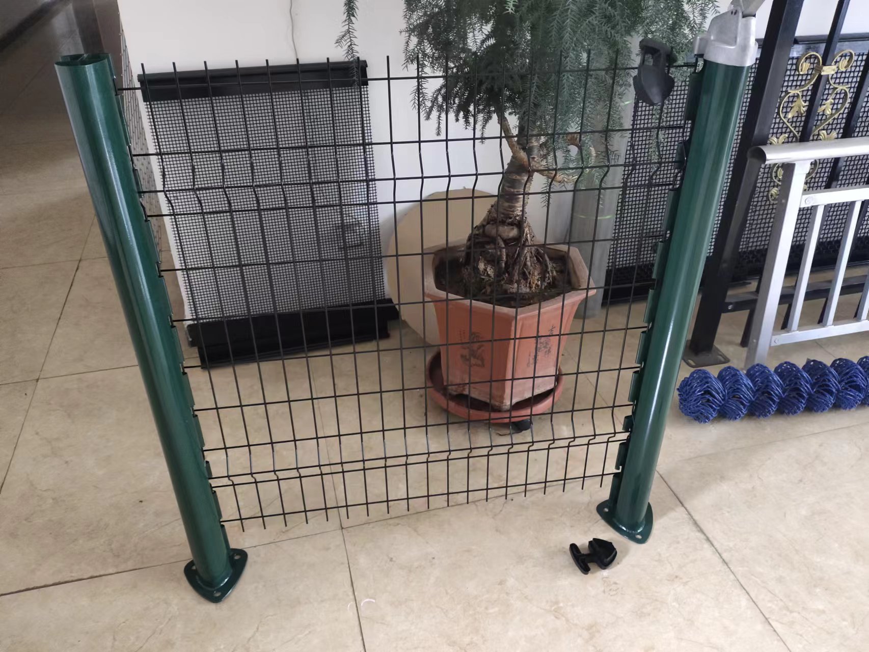 peach post curved mesh fence